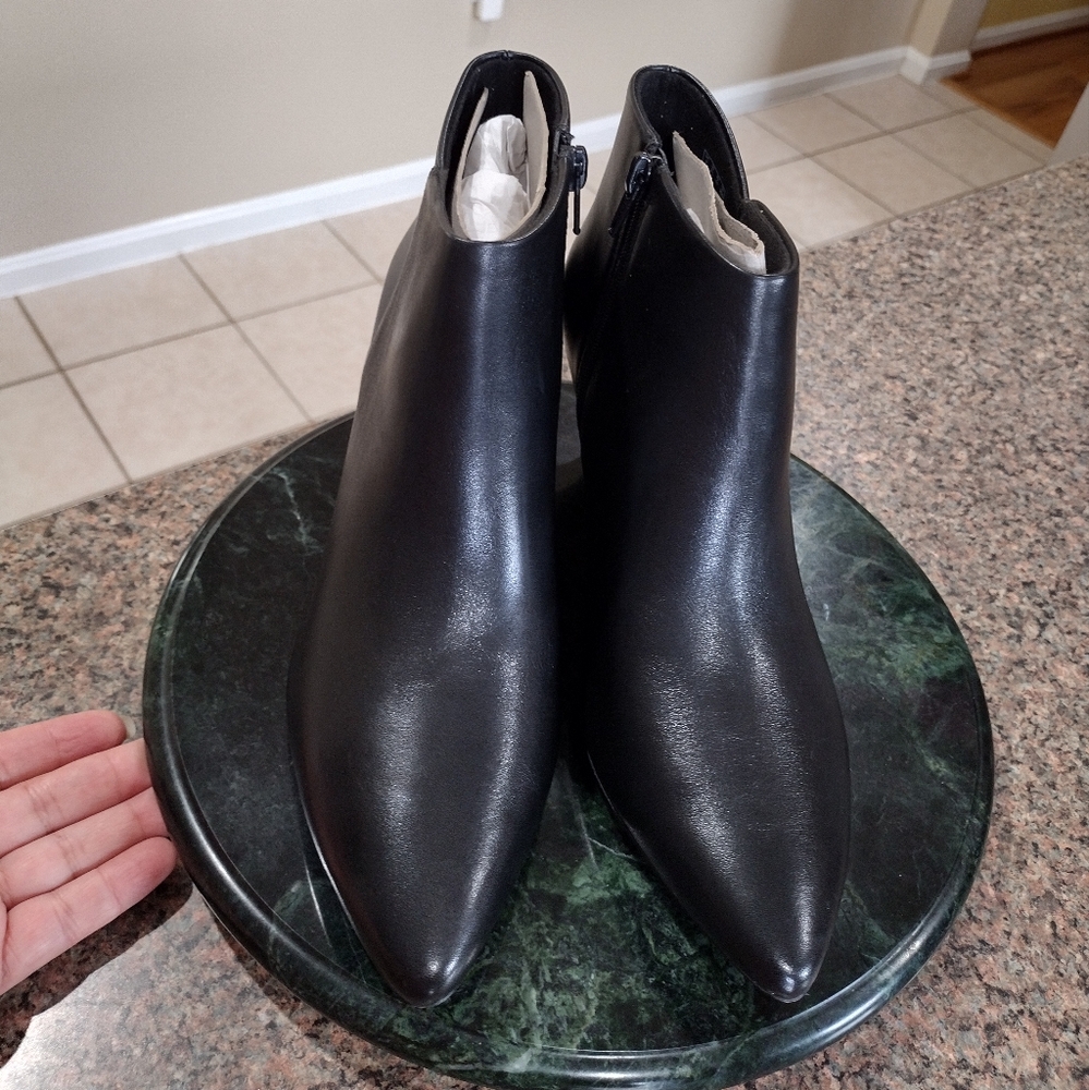 NWT Clarks Linvela Sea Women's Ankle Boot